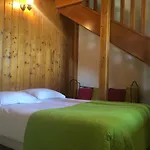 Chambres D'hotes Les Templiers Bed & Breakfast Rugney