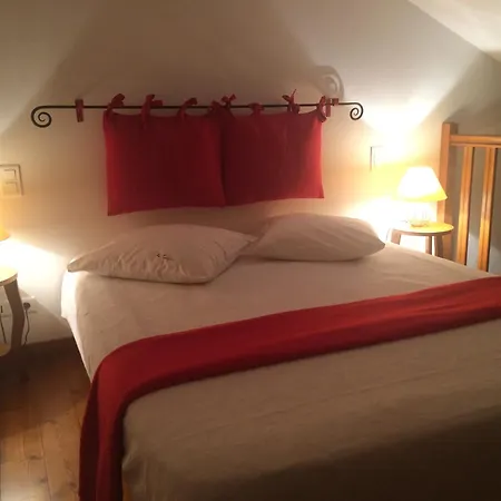Chambres D'hotes Les Templiers Bed & Breakfast *