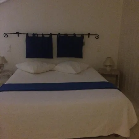 Chambres D'hotes Les Templiers Bed & Breakfast