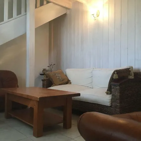 Chambres D'hotes Les Templiers Bed & Breakfast