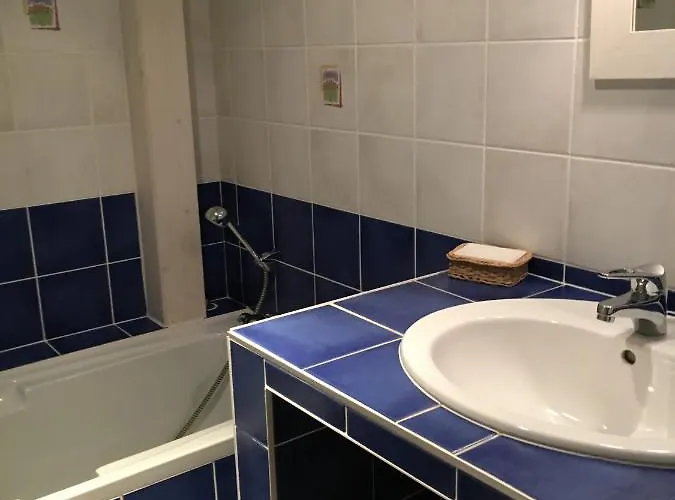 Chambres D'hotes Les Templiers Bed & Breakfast *