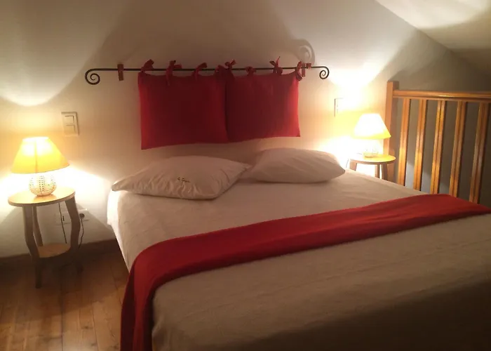 Chambres D'hotes Les Templiers Bed & Breakfast *