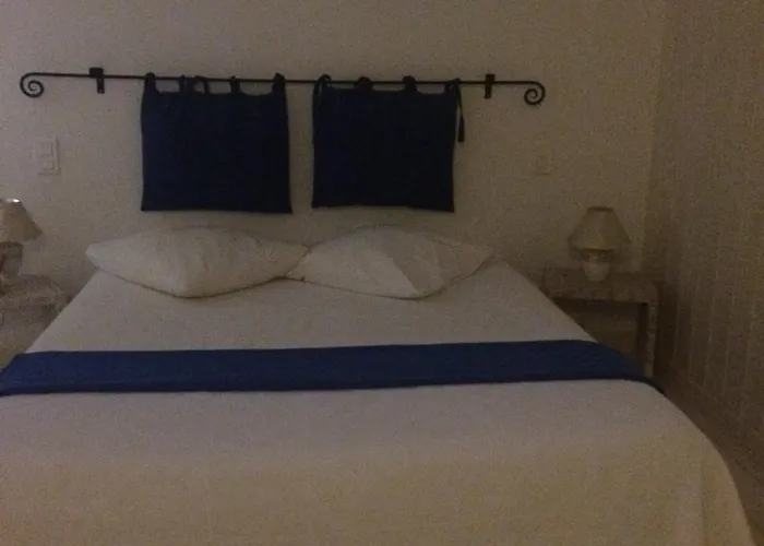 Chambres D'hotes Les Templiers Bed & Breakfast