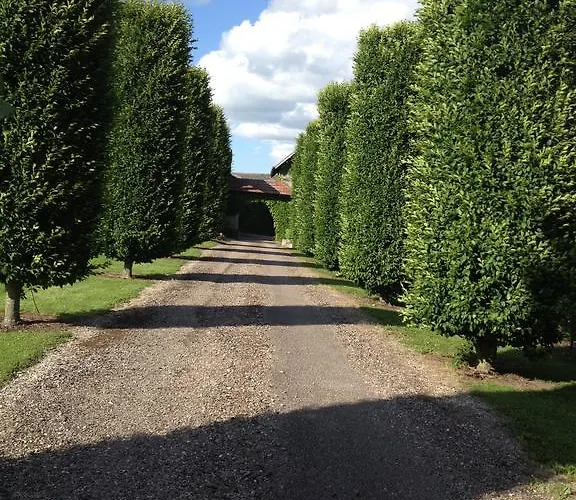 Chambres D'hotes Les Templiers Bed & Breakfast Rugney