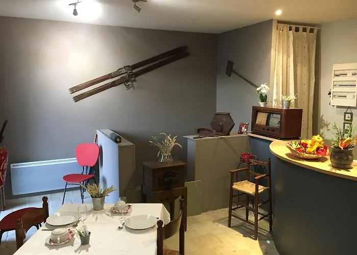 Chambres D'hotes Les Templiers Bed & Breakfast Rugney