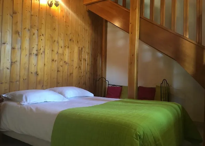 Chambres D'hotes Les Templiers Bed & Breakfast Rugney