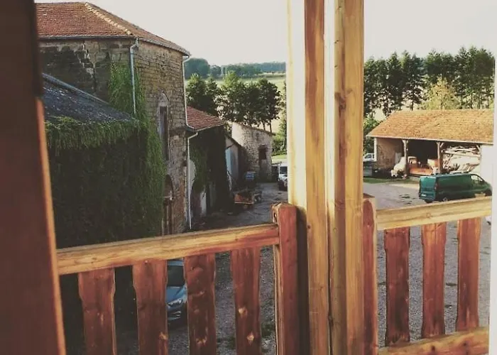 Chambres D'hotes Les Templiers Bed & Breakfast Rugney