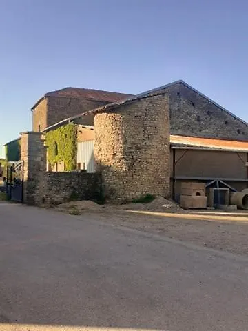 Chambres D'hotes Les Templiers Bed & Breakfast Rugney